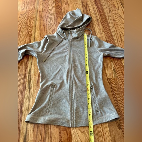 Quince Women's Beige Zip-Up Performance Hoodie - Size Small - EUC - Picture 8 of 9